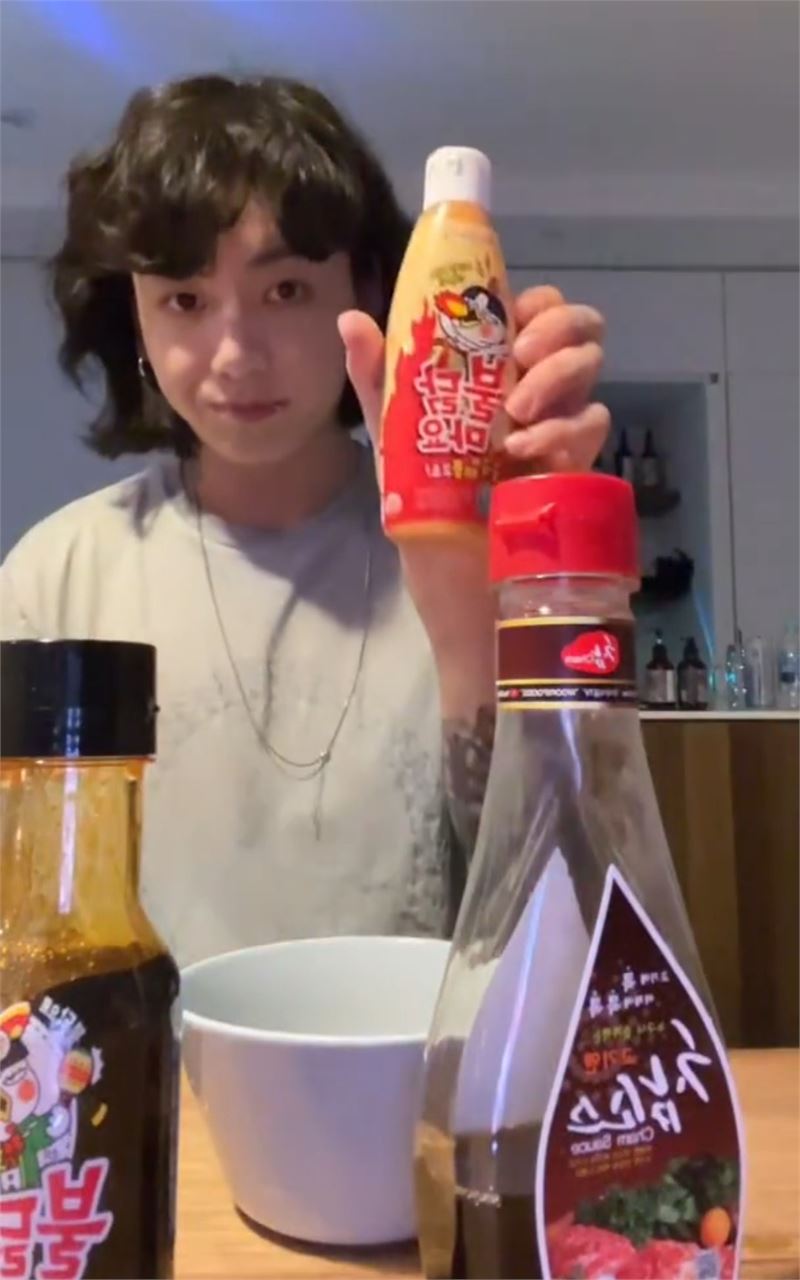 BTS's Jungkook Recipe "Spicy Fire Mayo Perilla Oil Cold Noodles"